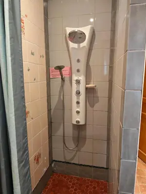 Salle de bains dans l'établissement Gîte Madrelle