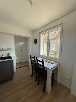 Cuisine ou kitchenette dans l'établissement Fully equipped one-bedroom apartment, unpack your bags