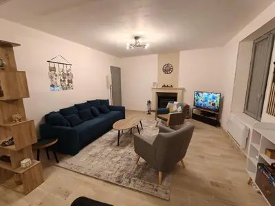 Télévision ou salle de divertissement dans l'établissement Maison familiale proche Zoo