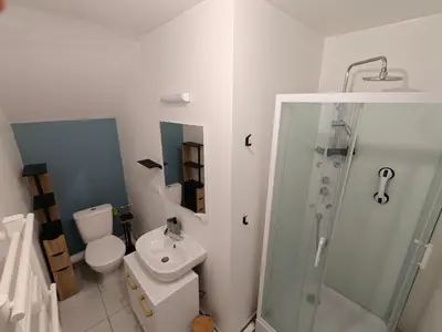 Salle de bains dans l'établissement Maison familiale proche Zoo
