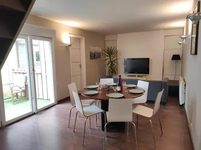 Télévision ou salle de divertissement dans l'établissement Clarence
