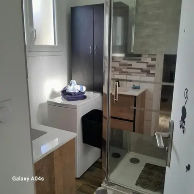 Salle de bains dans l'établissement Logis du chêne ferré