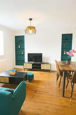 Télévision ou salle de divertissement dans l'établissement Le Nid Citadin