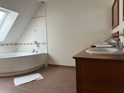 Salle de bains dans l'établissement Villa Belvédère - Jacuzzi, Billard, Garage & Vue