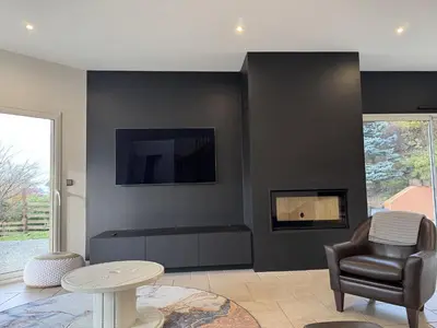 Télévision ou salle de divertissement dans l'établissement Villa Belvédère - Jacuzzi, Billard, Garage & Vue