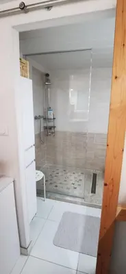 Salle de bains dans l'établissement Logement - Proche Gare SNCF & Bus