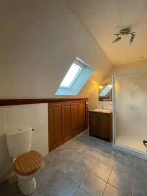 Salle de bains dans l'établissement Gîte tourangeau dans la vallée de la Loire