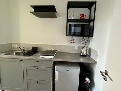 Cuisine ou kitchenette dans l'établissement Studio de plain pied rénové et lumineux, Beaufort-en-Anjou, proche de la Loire et de ses châteaux