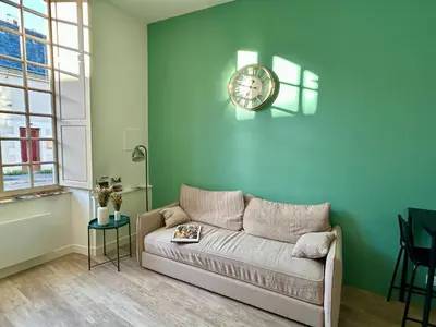 Coin salon dans l'établissement Studio de plain pied rénové et lumineux, Beaufort-en-Anjou, proche de la Loire et de ses châteaux