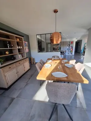 Cuisine ou kitchenette dans l'établissement Parenthèse contemporaine - Élégance et nature - 15 min du Circuit des 24h