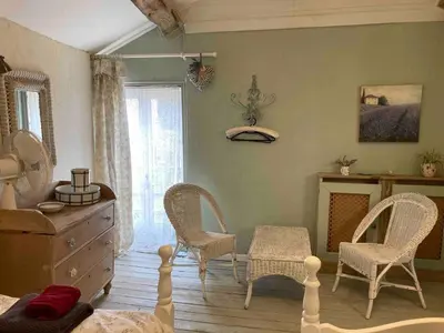 Coin salon dans l'établissement 3Bedrooms-Sleeps6-WiFi-Fireplace