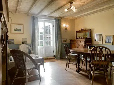Coin salon dans l'établissement 3Bedrooms-Sleeps6-WiFi-Fireplace