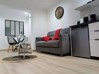 Cuisine ou kitchenette dans l'établissement Elégance, sobriété, T2 centre-ville