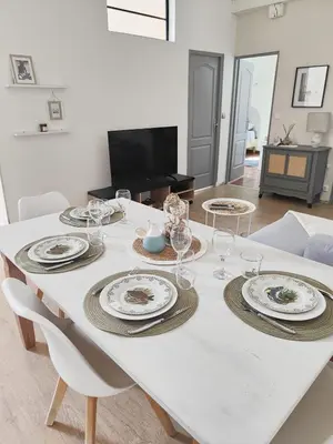 Télévision ou salle de divertissement dans l'établissement Reflets de Sologne