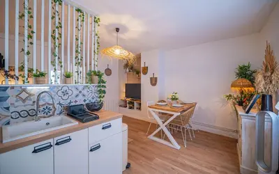 Cuisine ou kitchenette dans l'établissement Le Boh'êm