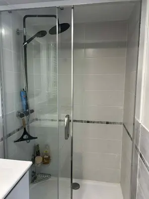 Salle de bains dans l'établissement chez Riva et Christophe