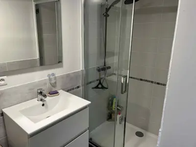 Salle de bains dans l'établissement chez Riva et Christophe