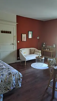 Coin salon dans l'établissement Jolie chambre en cœur de ville