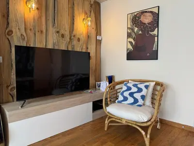 Télévision ou salle de divertissement dans l'établissement LUrban Garden - 6pers - Jardin - Circuit Bugatti