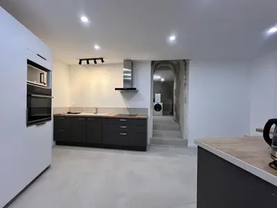 Cuisine ou kitchenette dans l'établissement Belle Maison tout confort bord de Loire