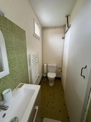 Salle de bains dans l'établissement Maison de campagne entre Le Mans et Tours