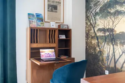 Bibliothèque dans l'appartement