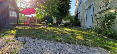 Jardin de l'établissement Charmante maison calme proche gare TGV Saint-Pierre-des-Corps