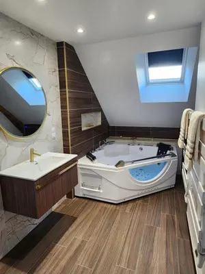 Salle de bains dans l'établissement Le coq'oon de challes