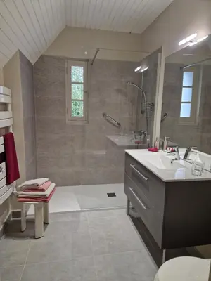 Salle de bains dans l'établissement la MAISON de FRAMBOISE