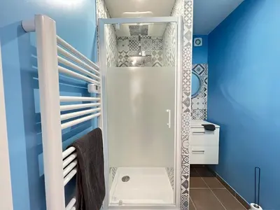 Salle de bains dans l'établissement Studio Lisbonne - Plein centre-ville refait à neuf avec parking gratuit