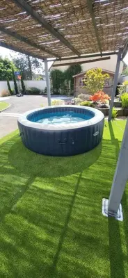 Piscine de l'établissement Maison proche du circuit des 24H du Mans ou située à proximité