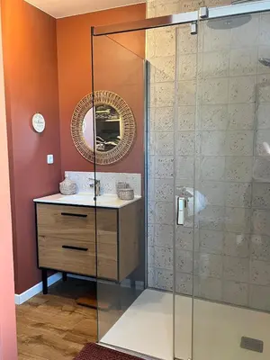Salle de bains dans l'établissement Maison 3 chambres