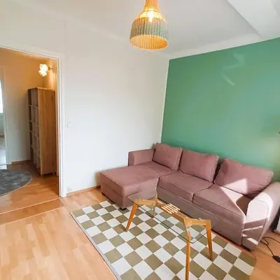 Coin salon dans l'établissement Le Basilic - T2 - Centre-ville - Cosy - Wifi - Tv