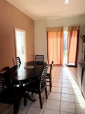 Coin salon dans l'établissement Maison de campagne sarthoise
