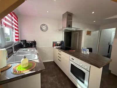Cuisine ou kitchenette dans l'établissement Relais des Arts, très spacieux et lumineux centre ville thouars