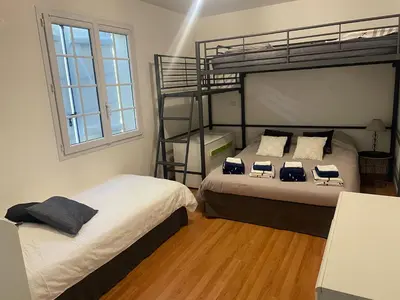 Un ou plusieurs lits dans un hébergement de l'établissement Chambres dans maison avec piscine toboggan aquatique et spa