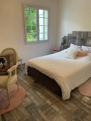 Un ou plusieurs lits dans un hébergement de l'établissement Chambres dans maison avec piscine toboggan aquatique et spa
