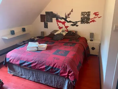 Un ou plusieurs lits dans un hébergement de l'établissement Chambres dans maison avec piscine toboggan aquatique et spa