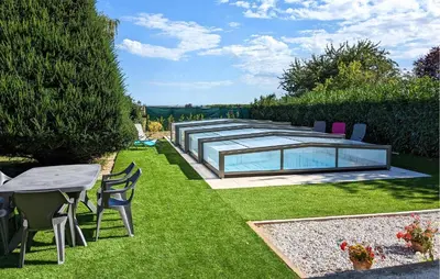 Piscine de l'établissement Stunning Home In Ceaux-En-Loudun ou située à proximité