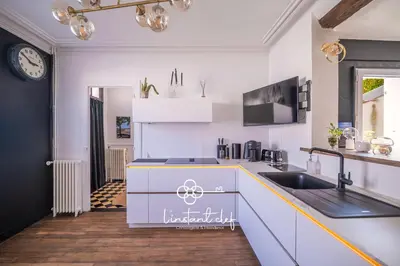 Cuisine ou kitchenette dans l'établissement Havre de paix avec jacuzzi - Hyper-centre du Mans