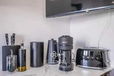 Cuisine ou kitchenette dans l'établissement Havre de paix avec jacuzzi - Hyper-centre du Mans