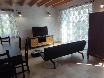 Télévision ou salle de divertissement dans l'établissement La grange de robin