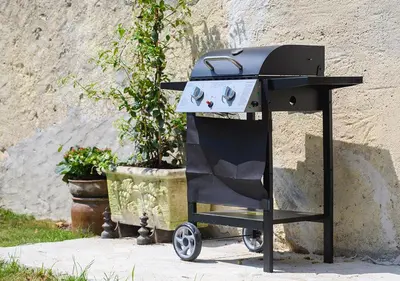 Barbecue disponible mis à disposition des clients de la maison de vacances