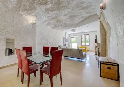 Coin salon dans l'établissement Maison semi-troglodyte entre Loire et châteaux