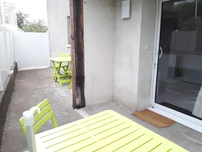 Balcon ou terrasse dans l'établissement Charmant logement lumineux - Terrasse privee - Wifi