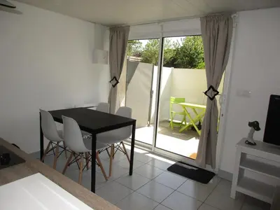 Un ou plusieurs lits dans un hébergement de l'établissement Charmant logement lumineux - Terrasse privee - Wifi