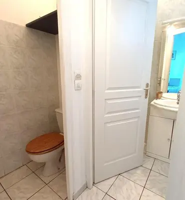 Salle de bains dans l'établissement La Cour Palissy - T2 - Wifi - TV