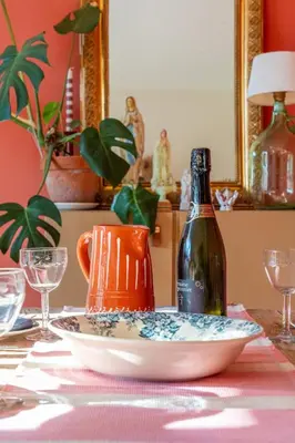 Boissons dans l'établissement La Catalane, parking privé, spacieux avec balcon