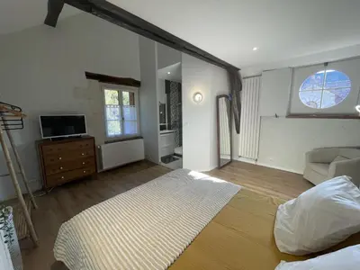 Un ou plusieurs lits dans un hébergement de l'établissement Gîte de charme, jardin privé, proche Tours, animaux admis - FR-1-381-637