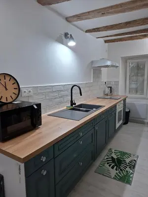Cuisine ou kitchenette dans l'établissement Quiet apartment Chamaillard 2